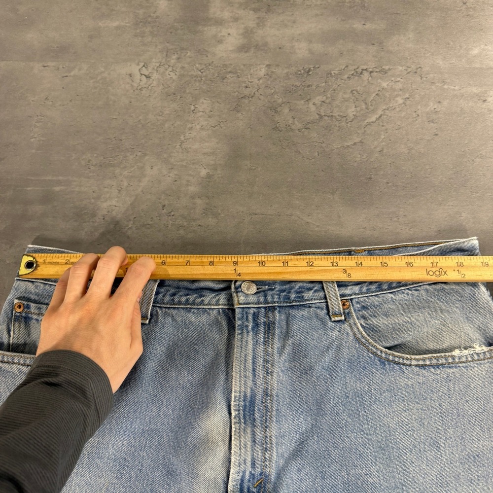 Vintage Levis 560 Jeans Men 38x30 Light Wash Comfort Fit Baggy Distressed - Picture 5 of 10
